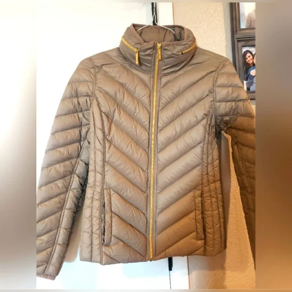 Michael kors tan / biege puffer jacket , small - Picture 4 of 10